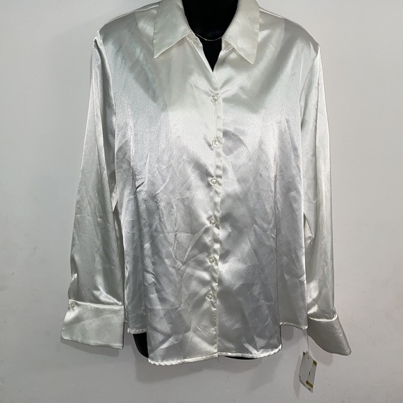 Pearl Button Down Blouse - Picture 5 of 9